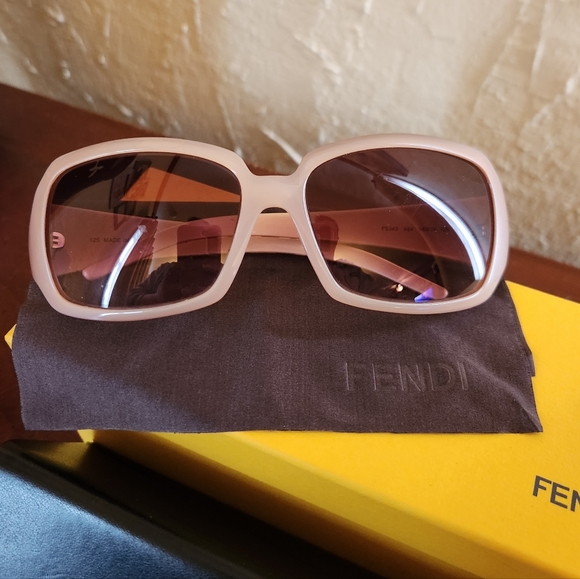 FENDI Vintage Pink Sunglasses in Case - Picture 4 of 7